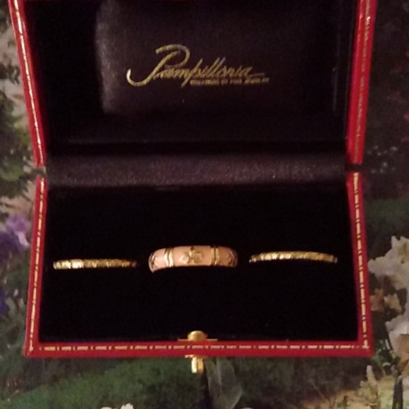 18K Fleur-de-lis Rings - Picture 3 of 15